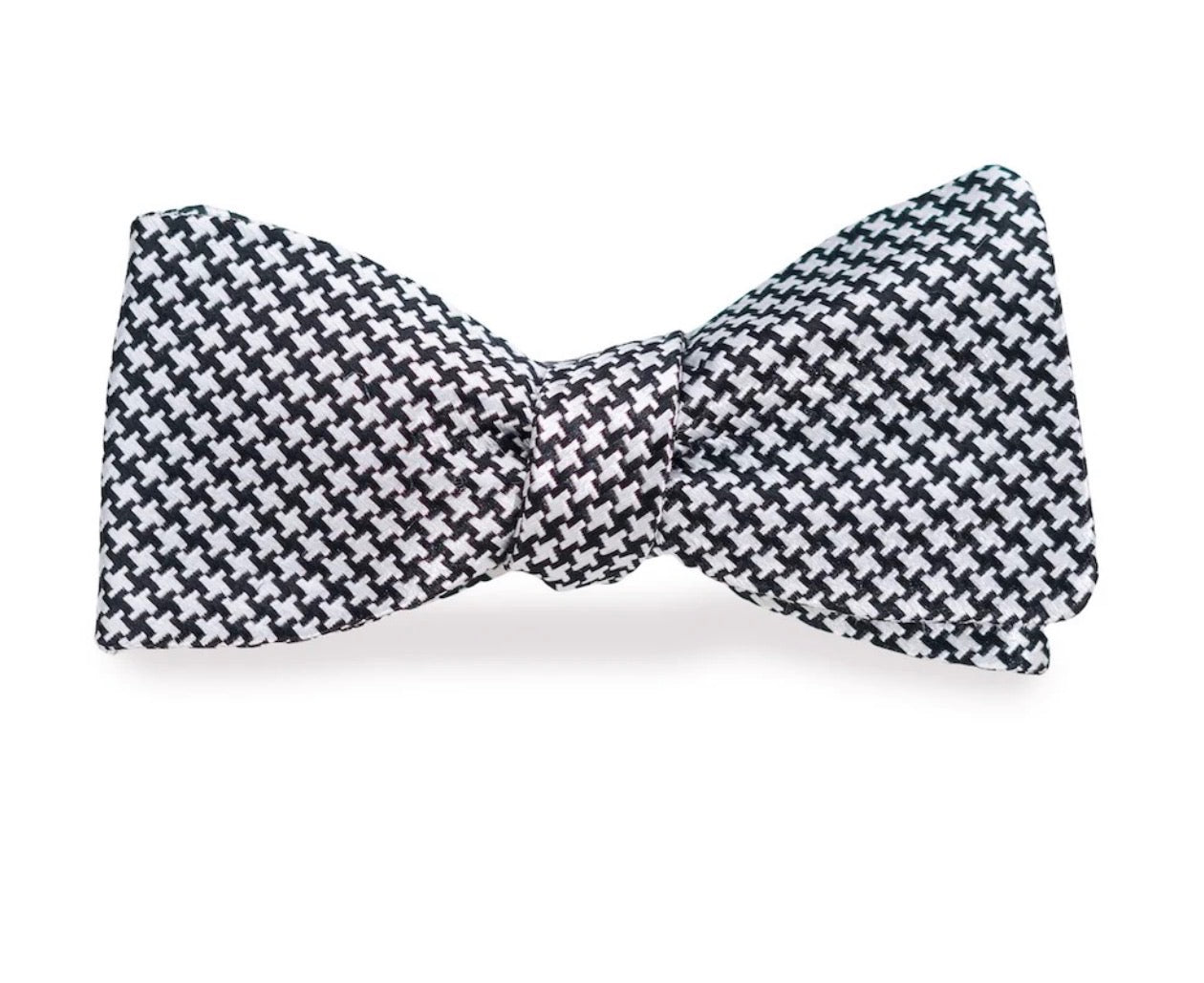 Bird Dog Bay Houndstooth Bowtie Black/White