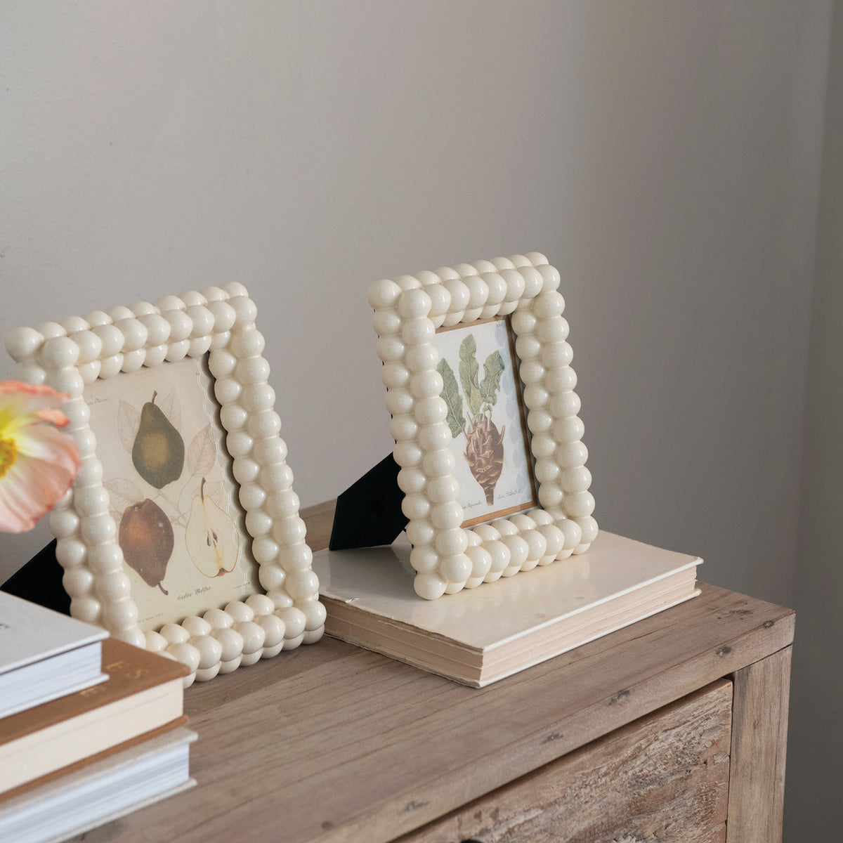 Cream Resin & Glass Ball Photo Frame